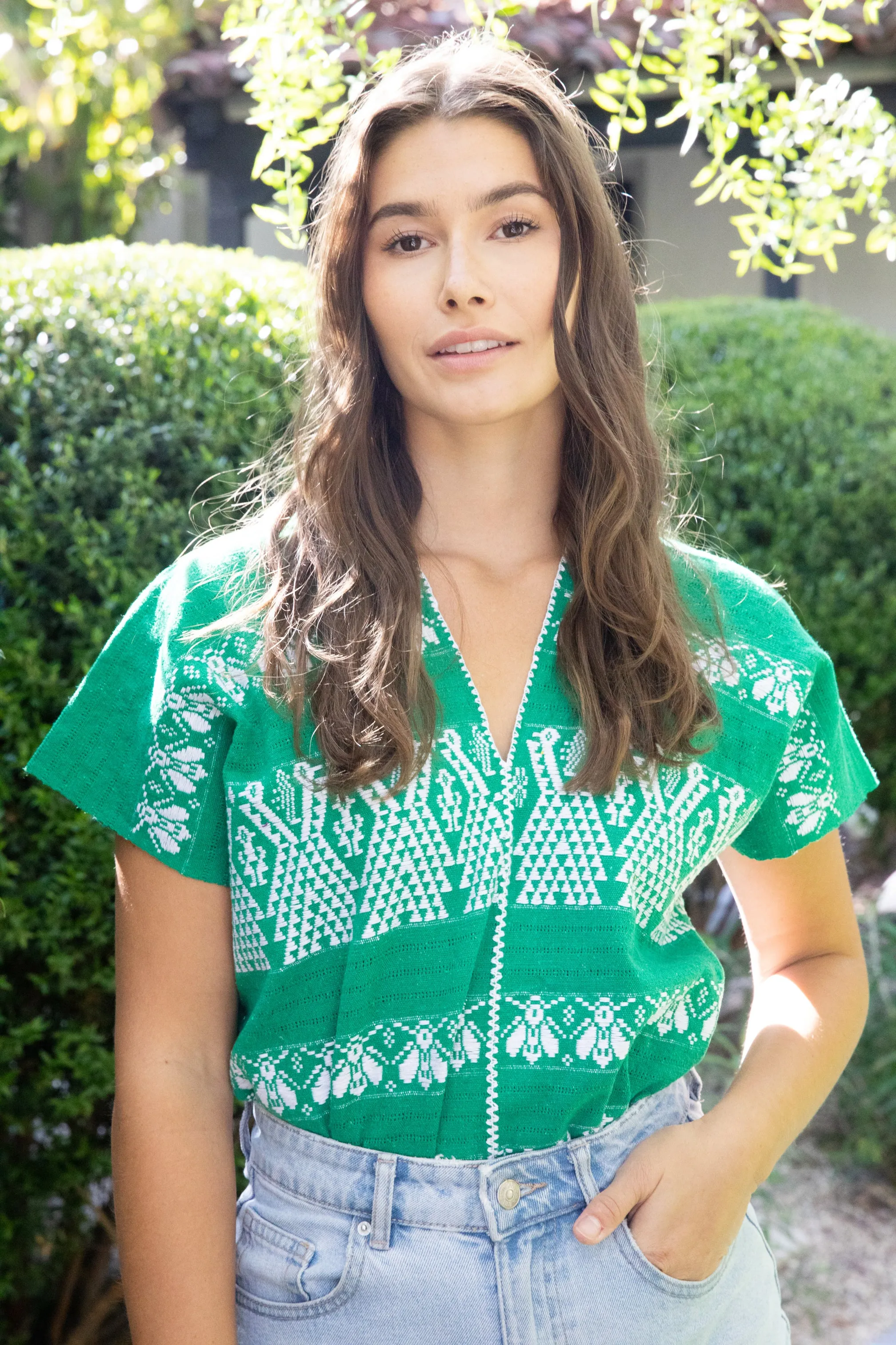 GREEN   WHITE V-NECK CROP