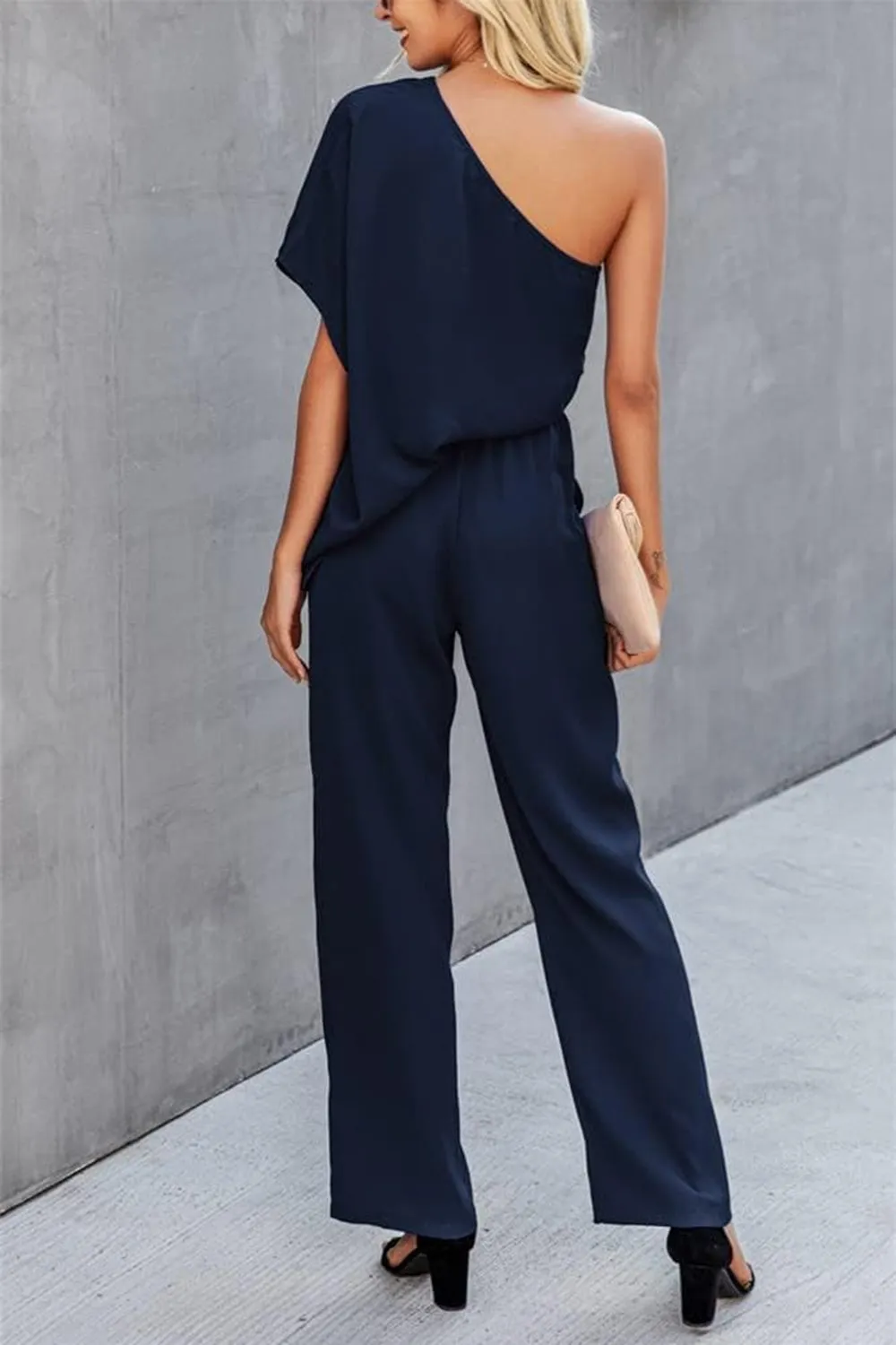 Jumpsuit mit kurzen Ärmeln und einer Schulter von Sunset and Swim