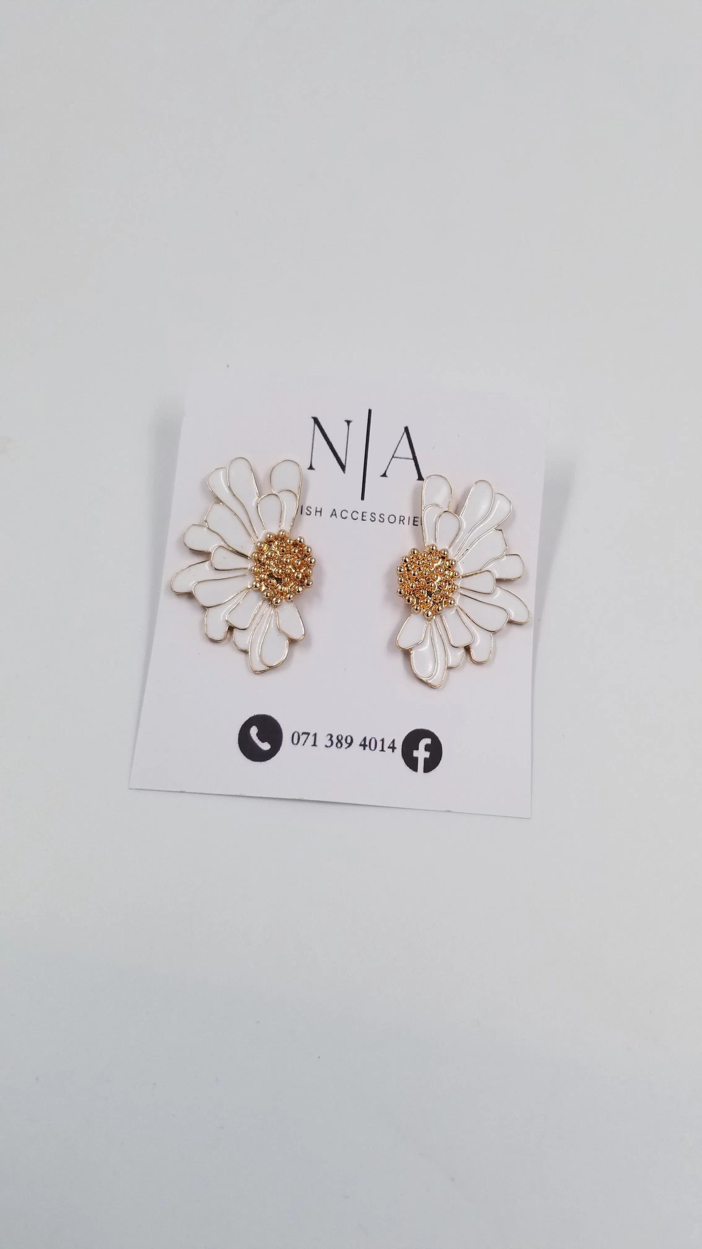 Nish Decor Flower Studs