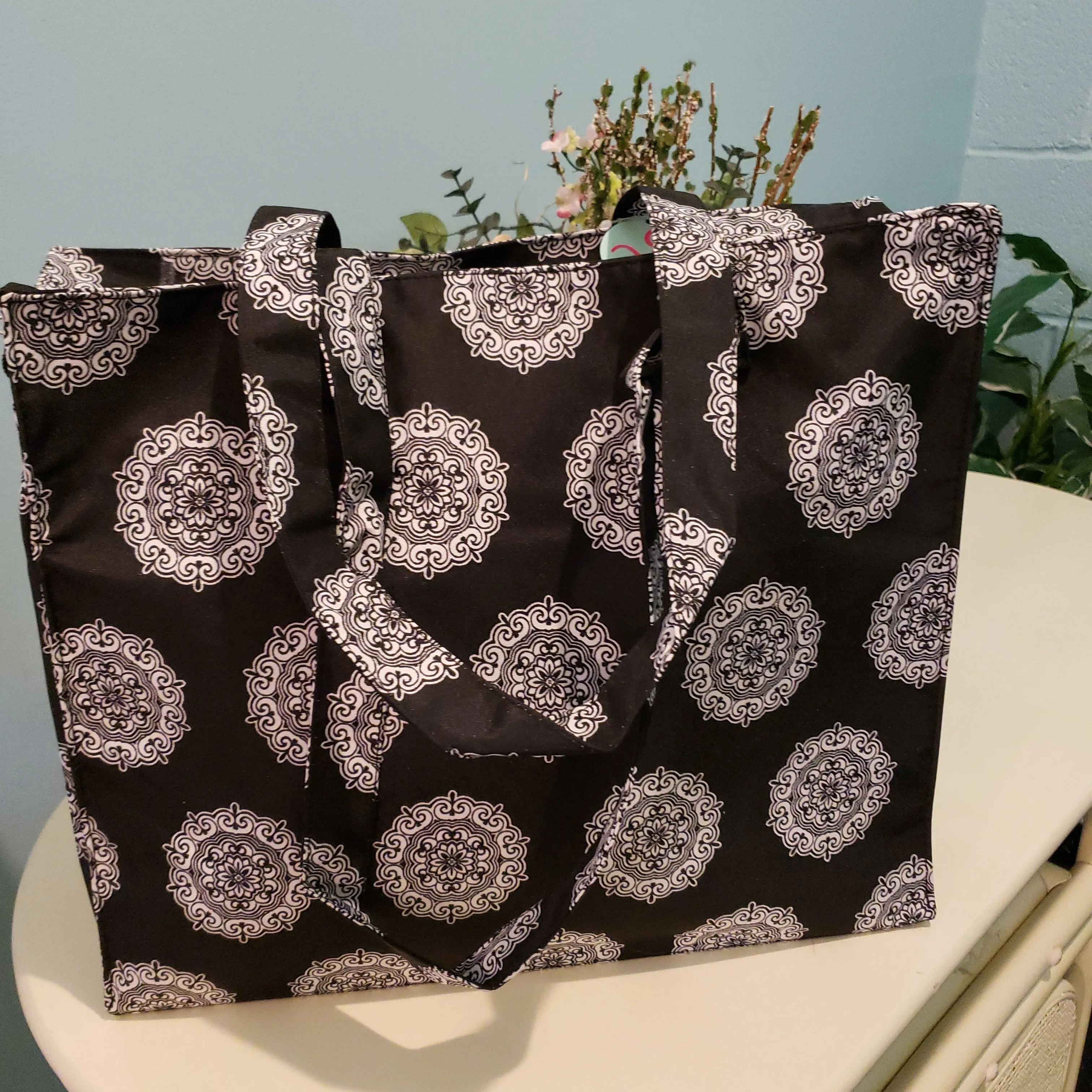 WB Black and White Floral Design Tote